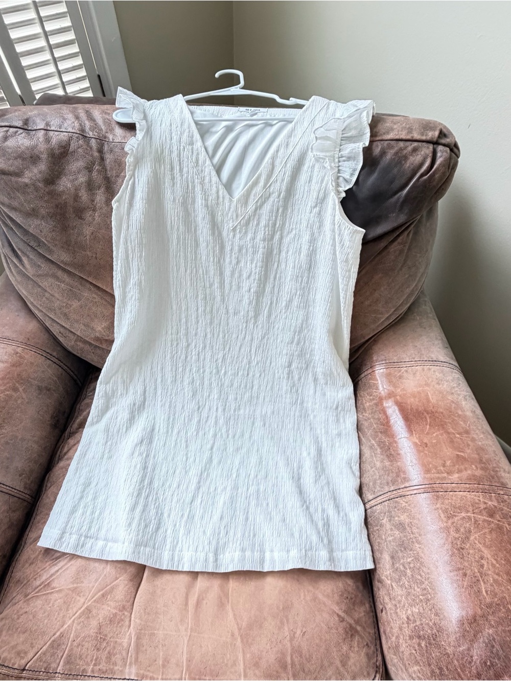 BB Dakota White Textured V-Neck Flutter Sleeve Top